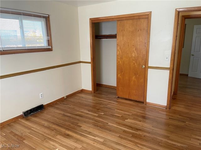 1166 Raymond Street NW, Warren, OH 44485