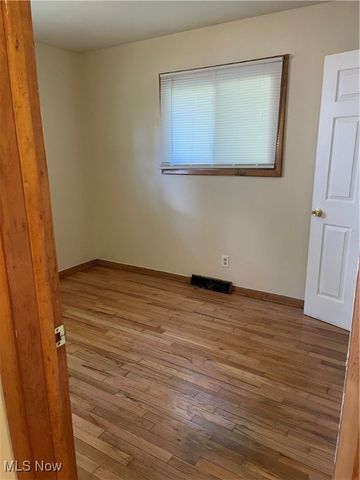 1166 Raymond Street NW, Warren, OH 44485