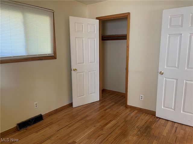 1166 Raymond Street NW, Warren, OH 44485