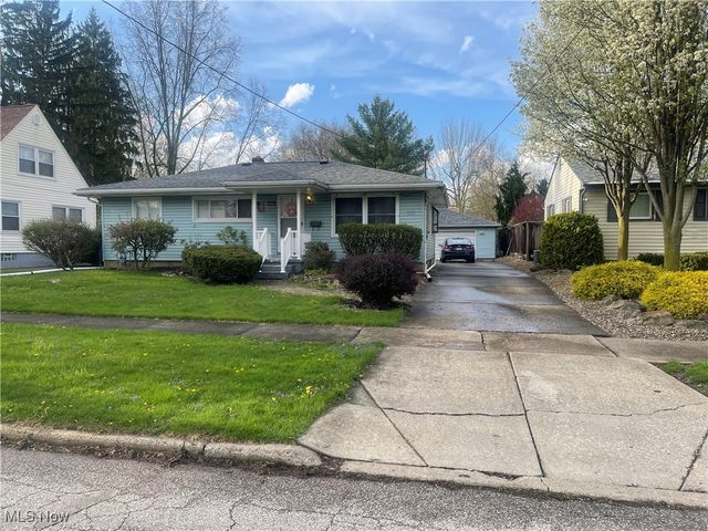 1166 Raymond Street NW, Warren, OH 44485