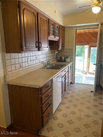 1166 Raymond Street NW, Warren, OH 44485