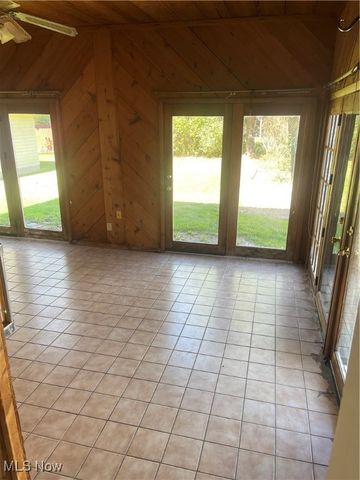 1166 Raymond Street NW, Warren, OH 44485