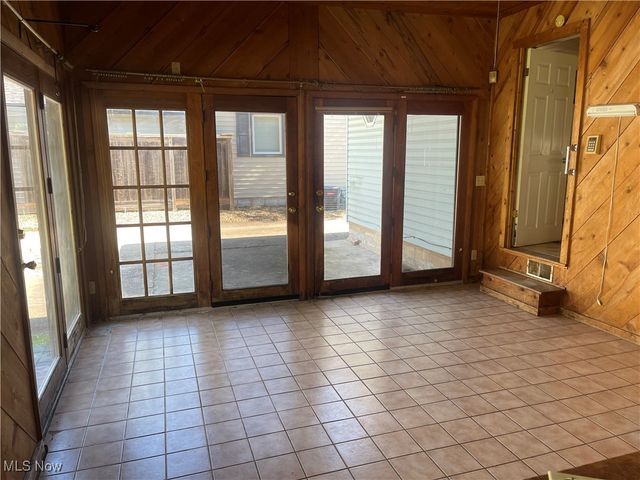 1166 Raymond Street NW, Warren, OH 44485