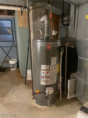 1166 Raymond Street NW, Warren, OH 44485