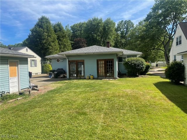 1166 Raymond Street NW, Warren, OH 44485