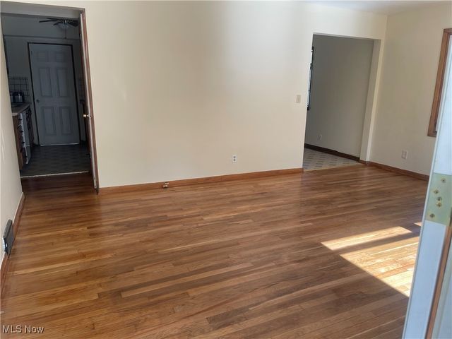 1166 Raymond Street NW, Warren, OH 44485