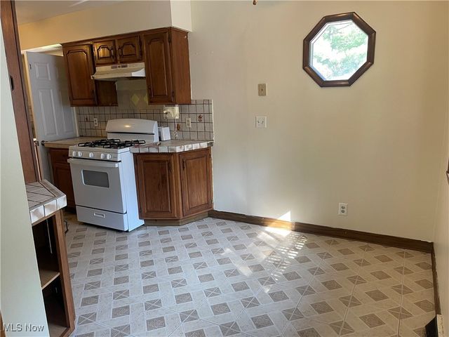 1166 Raymond Street NW, Warren, OH 44485