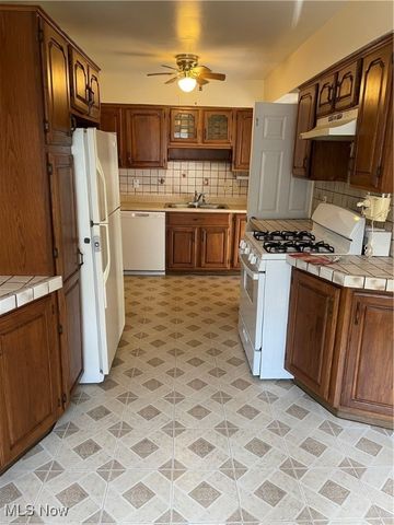 1166 Raymond Street NW, Warren, OH 44485