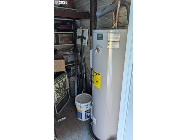 558 E 10TH St, Coquille, OR 97423