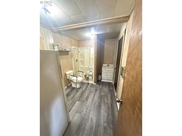 558 E 10TH St, Coquille, OR 97423