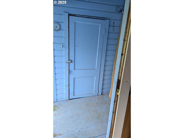 558 E 10TH St, Coquille, OR 97423