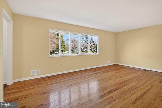 77 MEADOW RUN DR, Skillman, NJ 08558