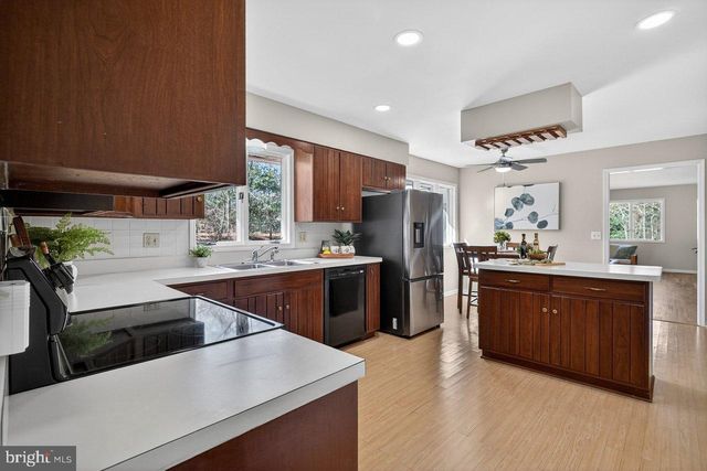 77 MEADOW RUN DR, Skillman, NJ 08558