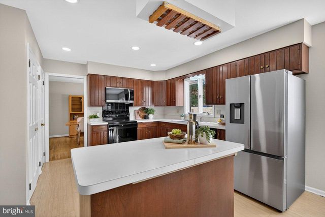 77 MEADOW RUN DR, Skillman, NJ 08558