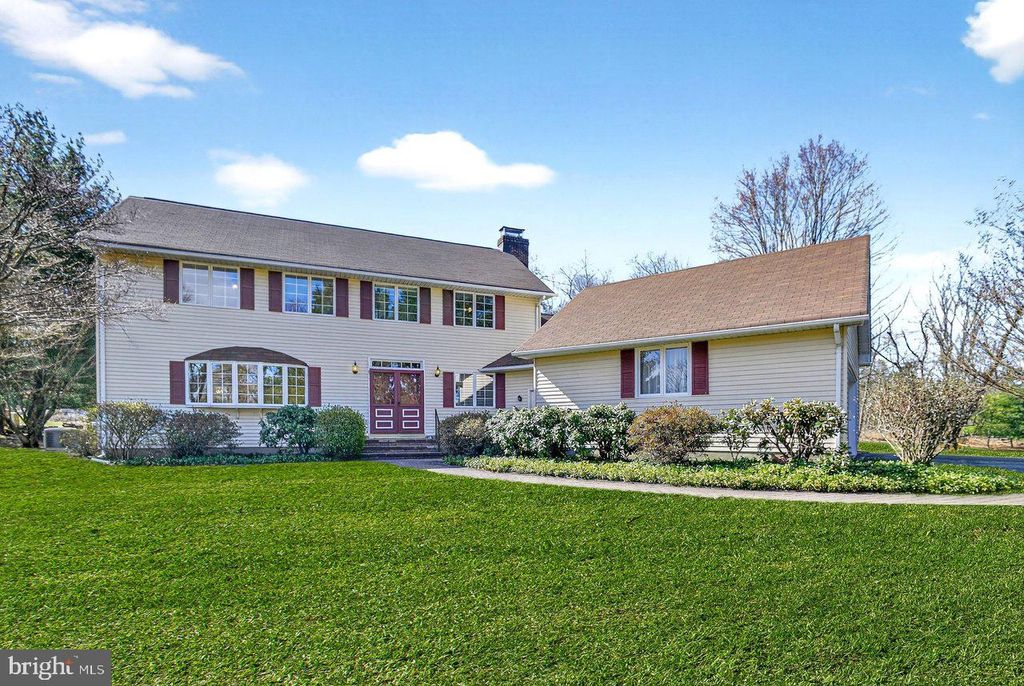 77 MEADOW RUN DR, Skillman, NJ 08558