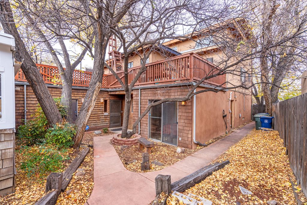 223 E Santa Fe Avenue APT C, Santa Fe, NM 87505