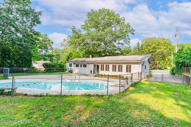 18 N Hope Chapel Road, Jackson, NJ 08527
