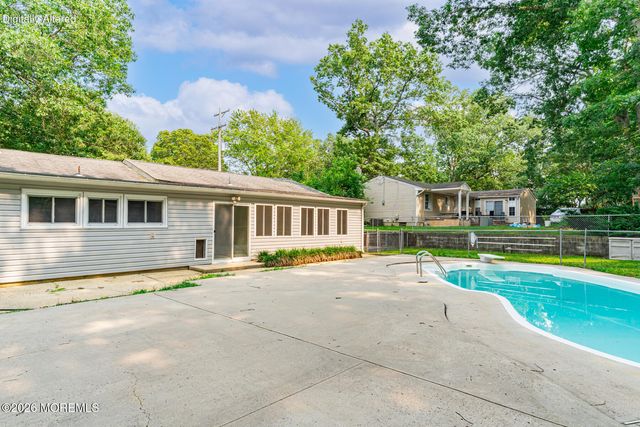 18 N Hope Chapel Road, Jackson, NJ 08527