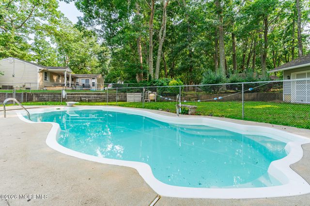 18 N Hope Chapel Road, Jackson, NJ 08527