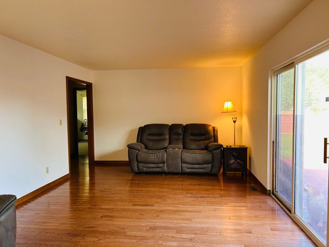 504 S Chestnut Street, Stockton, MO 65785