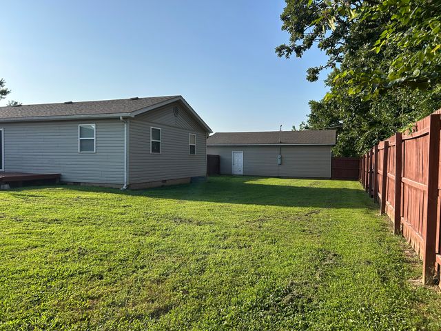 504 S Chestnut Street, Stockton, MO 65785