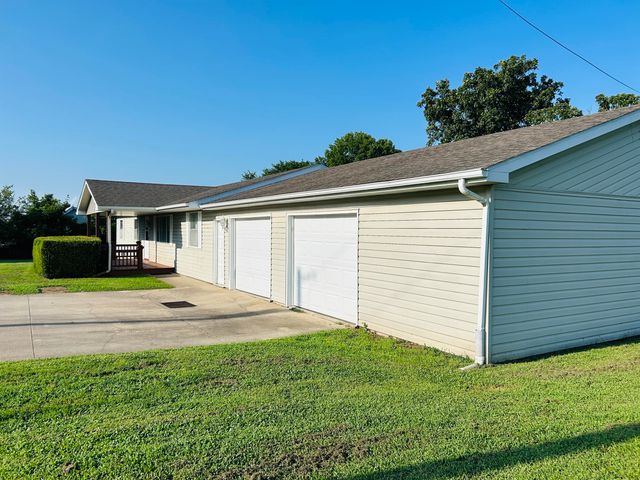 504 S Chestnut Street, Stockton, MO 65785
