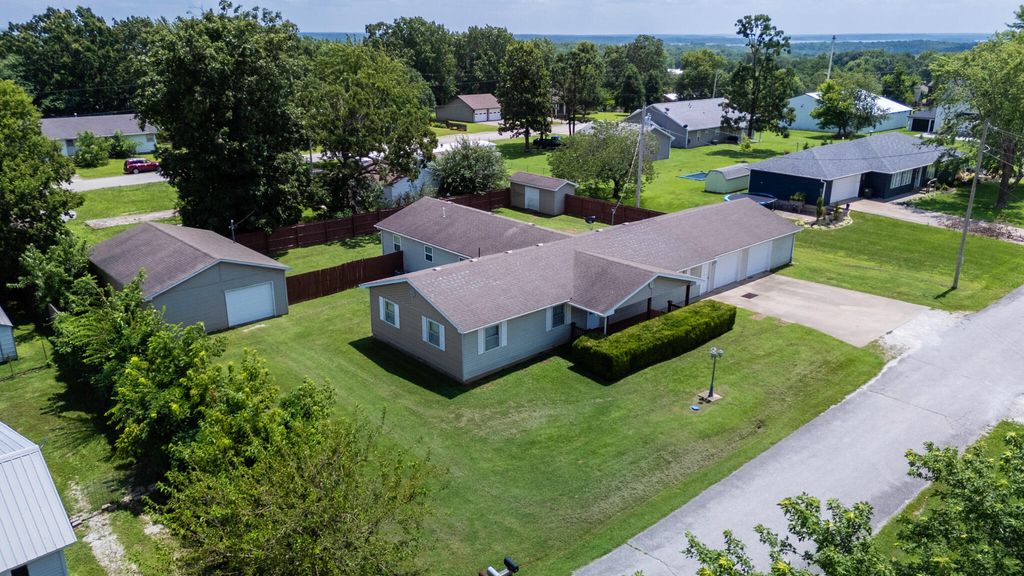 504 S Chestnut Street, Stockton, MO 65785