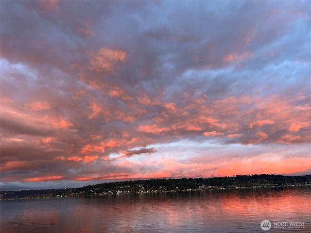 3828 W Lake Sammamish Parkway SE, Bellevue, WA 98008