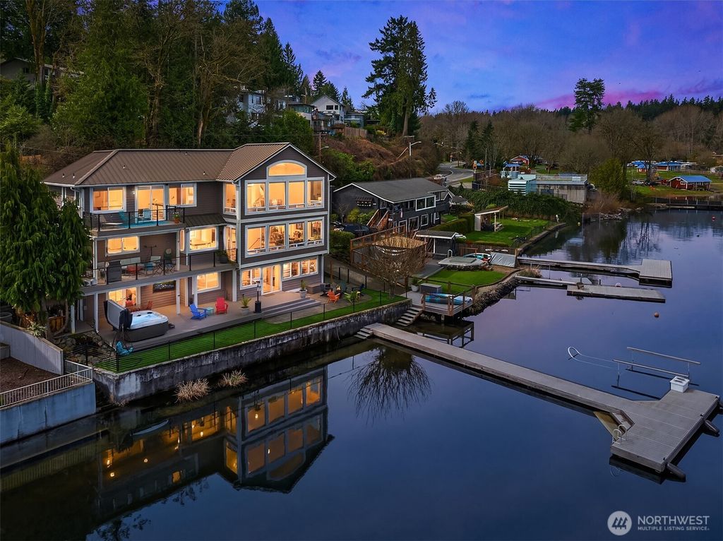 3828 W Lake Sammamish Parkway SE, Bellevue, WA 98008