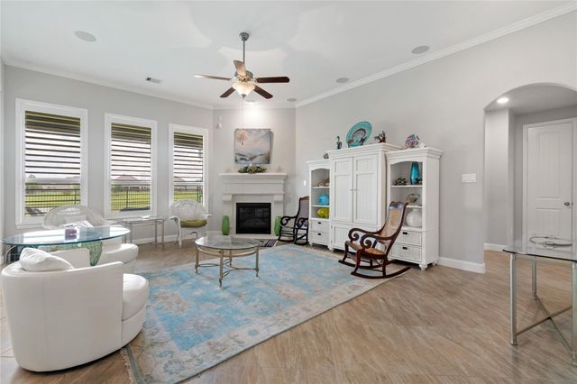 4902 Enchanted Springs Drive, Rosharon, TX 77583