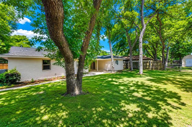 1141 Henson Drive, Hurst, TX 76053