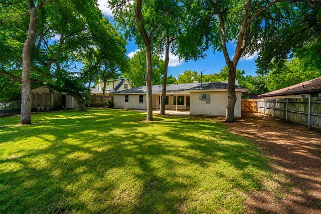 1141 Henson Drive, Hurst, TX 76053