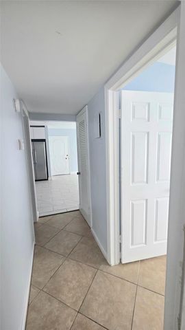 5720 NE 22nd Way 401, Fort Lauderdale, FL 33308