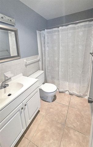 5720 NE 22nd Way 401, Fort Lauderdale, FL 33308