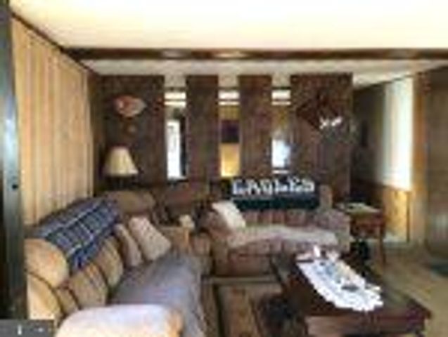 5510 GOLDEN DR, Morrisville, PA 19067