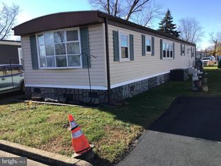 5510 GOLDEN DR, Morrisville, PA 19067