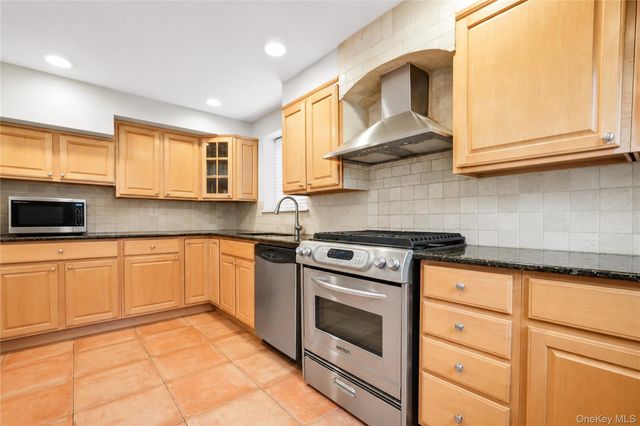 13835 11th Avenue, Malba, NY 11357