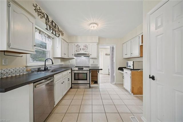 3404 Winterhawk CT, Chesapeake, VA 23323