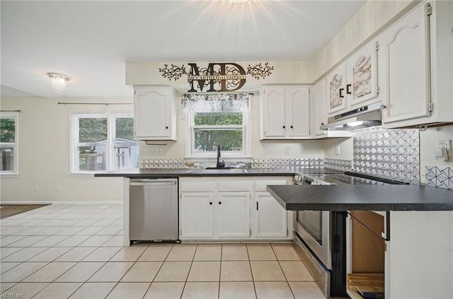 3404 Winterhawk CT, Chesapeake, VA 23323