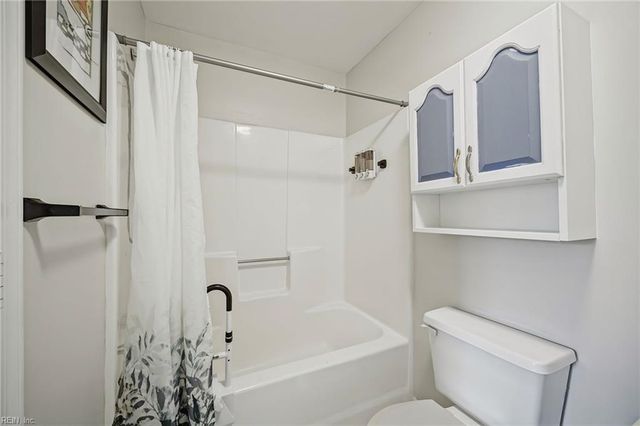 3404 Winterhawk CT, Chesapeake, VA 23323