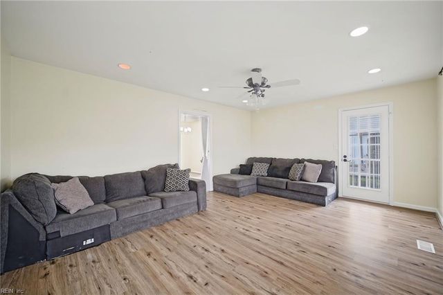 3404 Winterhawk CT, Chesapeake, VA 23323