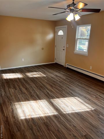 11 Park Manor Court 11, Glen Cove, NY 11542