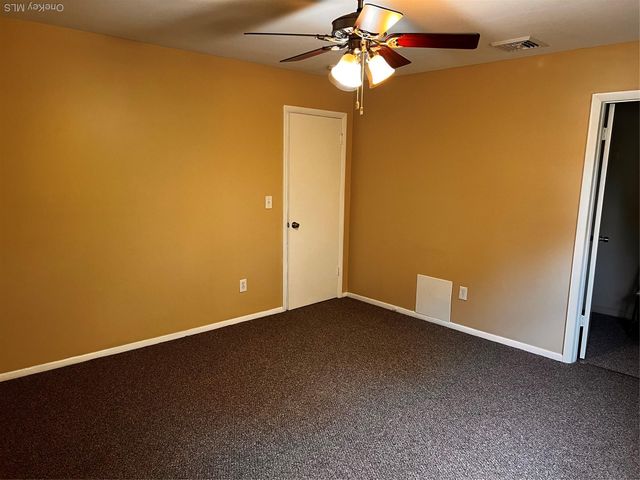 11 Park Manor Court 11, Glen Cove, NY 11542