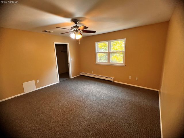 11 Park Manor Court 11, Glen Cove, NY 11542