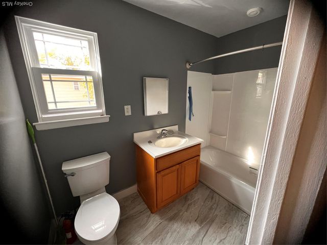 11 Park Manor Court 11, Glen Cove, NY 11542