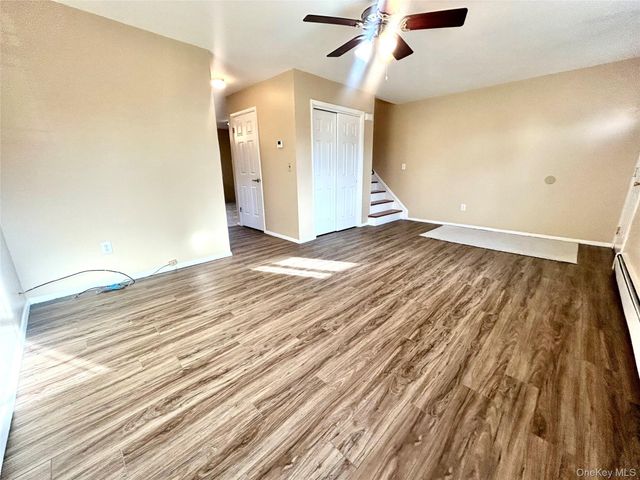 11 Park Manor Court 11, Glen Cove, NY 11542