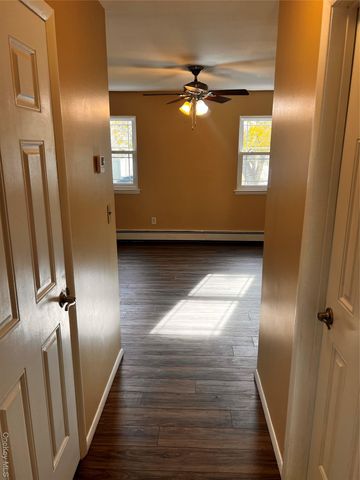 11 Park Manor Court 11, Glen Cove, NY 11542