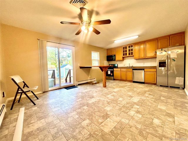 11 Park Manor Court 11, Glen Cove, NY 11542