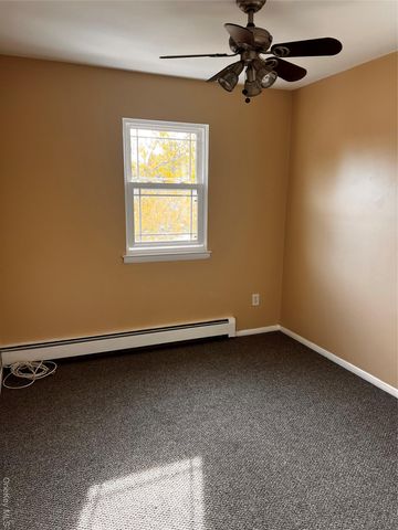 11 Park Manor Court 11, Glen Cove, NY 11542