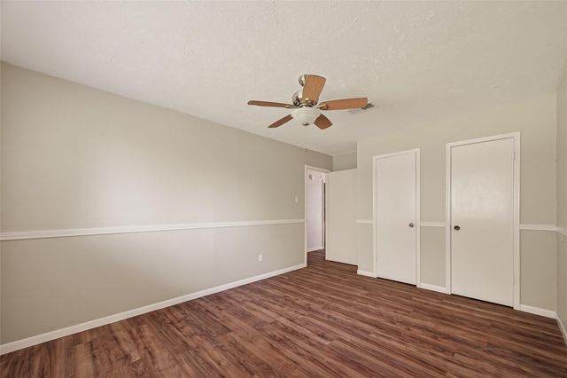 406 W Oak Street, Highlands, TX 77562